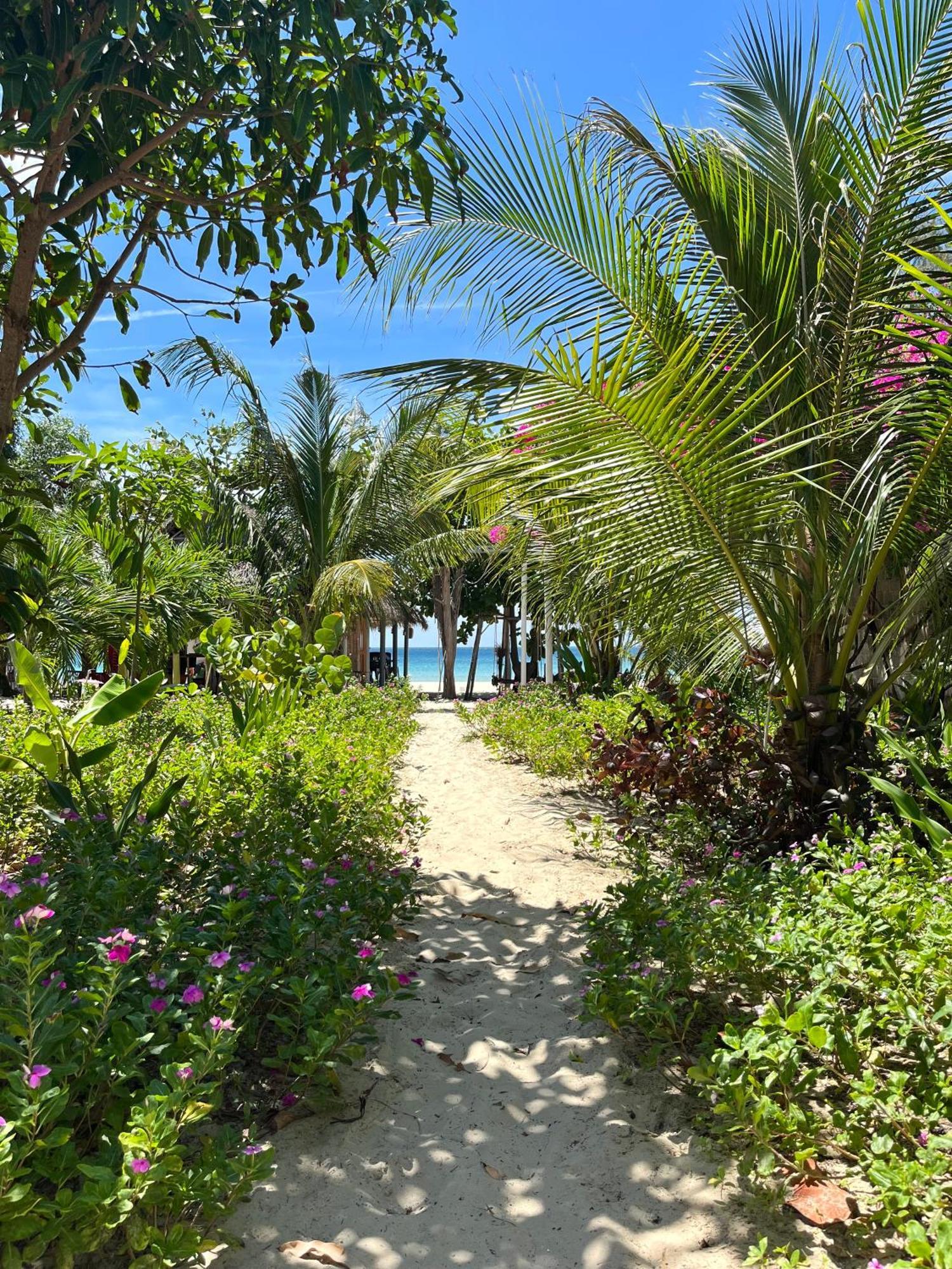 Robinson Beach Bungalow Vinh Hoa Eksteriør billede